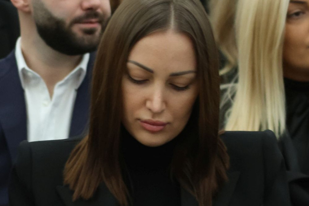 Tužan dan za Aleksandru Prijović: On me je čuvao kada sam bila mala Tužan dan za Aleksandru Prijović: On me je čuvao kada sam bila mala