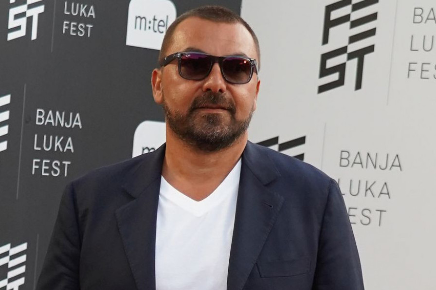 Ni nalik Eleni: Devojka Jugoslava Karića prvi put u javnosti FOTO Ni nalik Eleni: Devojka Jugoslava Karića prvi put u javnosti FOTO