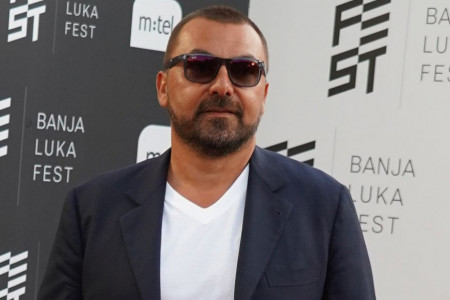 Ni nalik Eleni: Devojka Jugoslava Karića prvi put u javnosti FOTO