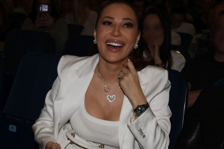 Kažu da patike ove boje nisu hit proleća, ali Ceca ih je odlično uklopila Kažu da patike ove boje nisu hit proleća, ali Ceca ih je odlično uklopila