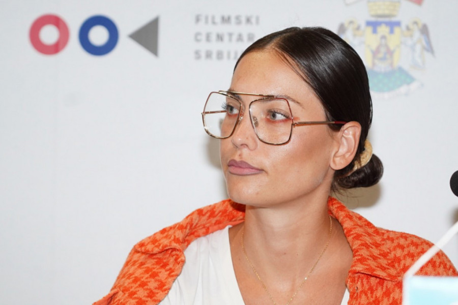 Je l' ona završila neki privatni fakultet? Mirka zbog ovog lapsusa na meti žestokih uvreda (VIDEO) Je l' ona završila neki privatni fakultet? Mirka zbog ovog lapsusa na meti žestokih uvreda (VIDEO)