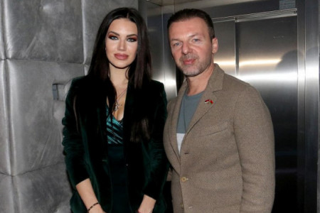 Nakon razvoda od Tamare retko se pojavljivao u javnosti: Simon de Karić sa braćom i sestrom na sahrani majke Hafe FOTO Nakon razvoda od Tamare retko se pojavljivao u javnosti: Simon de Karić sa braćom i sestrom na sahrani majke Hafe FOTO