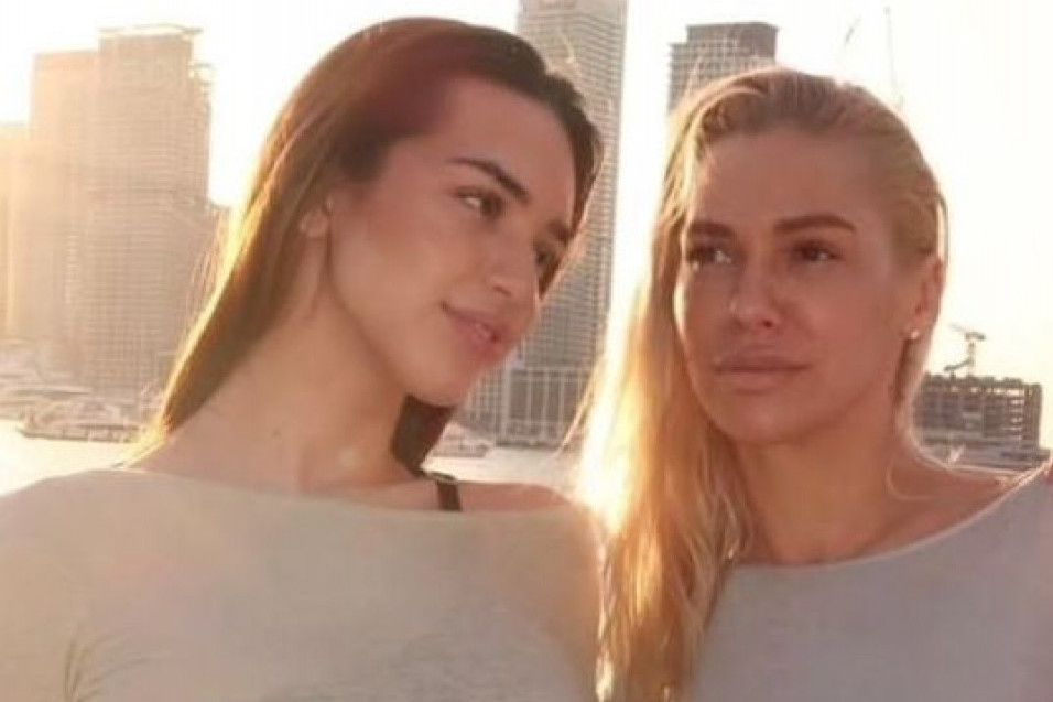 Hana Ikodinović proslavila 18. rođendan: Prvi snimak slavlja pred očima javnosti Hana Ikodinović proslavila 18. rođendan: Prvi snimak slavlja pred očima javnosti