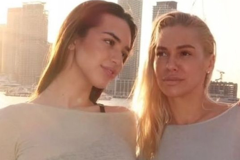 Molim te bože da problemi moje majke nestanu: Hana Ikodinović javno otkrila Natasinu najvecu brigu Molim te bože da problemi moje majke nestanu: Hana Ikodinović javno otkrila Natasinu najvecu brigu