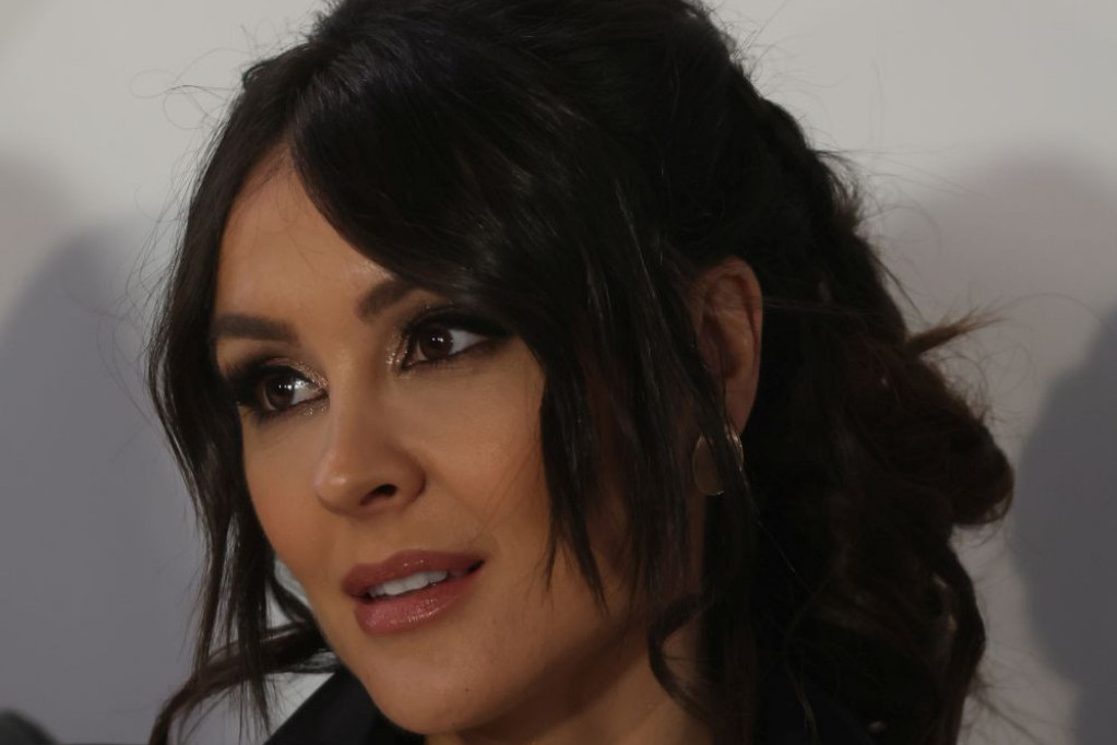 Dragana Mićalović emocije ne želi da krije: Sam Bog zna, ti si meni sve... Dragana Mićalović emocije ne želi da krije: Sam Bog zna, ti si meni sve...
