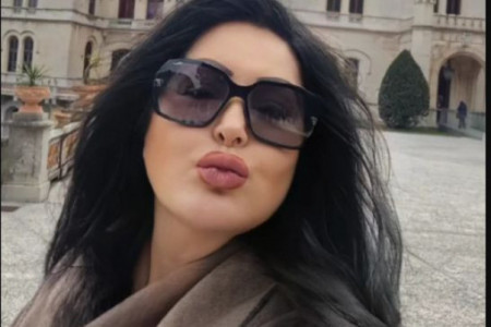 Dragana Mirković se na godišnjicu braka oglasila sa ove luksuzne destinacije: Potvrdila svoj emotivni status Dragana Mirković se na godišnjicu braka oglasila sa ove luksuzne destinacije: Potvrdila svoj emotivni status