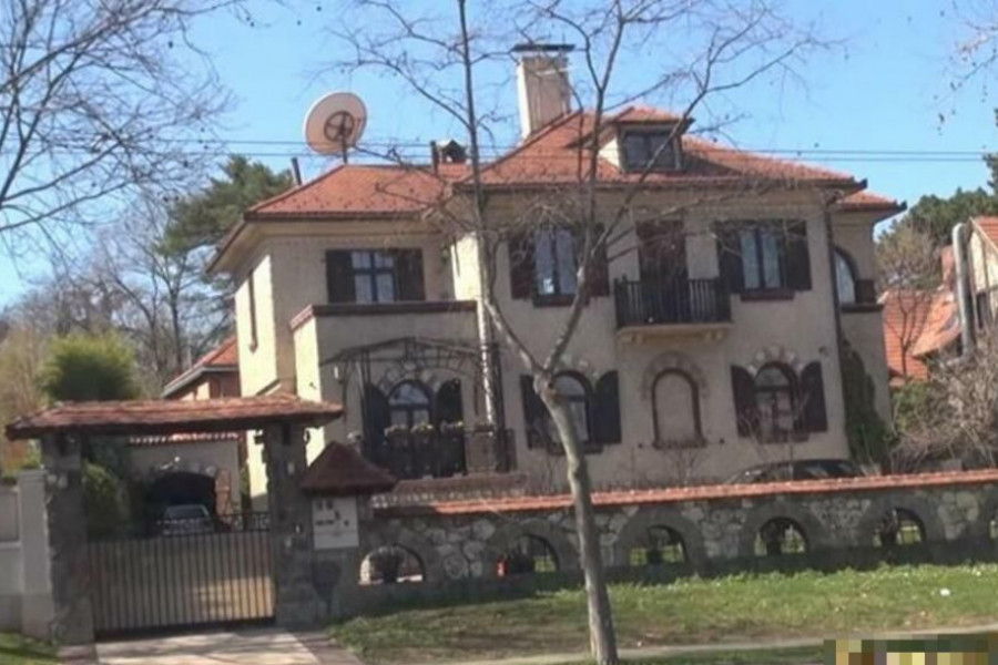 Najskuplja kuća na estradi: Prošli ste pored nje, a niste znali da je u vlasništvu ove folk pevačice FOTO Najskuplja kuća na estradi: Prošli ste pored nje, a niste znali da je u vlasništvu ove folk pevačice FOTO