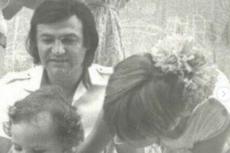 Fotografije porodice Šaulić prvi put pred očima javnosti: Da li je moguće da je Goca ovako izgledala u mladosti? Fotografije porodice Šaulić prvi put pred očima javnosti: Da li je moguće da je Goca ovako izgledala u mladosti?