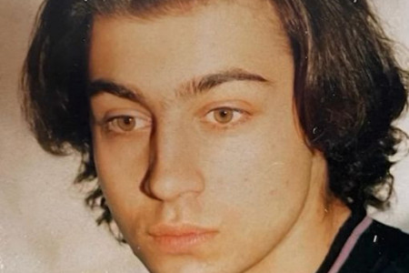 U braku je 3 decenije sa 3 godine starijom suprugom: Prepoznajte li glumca sa fotografije