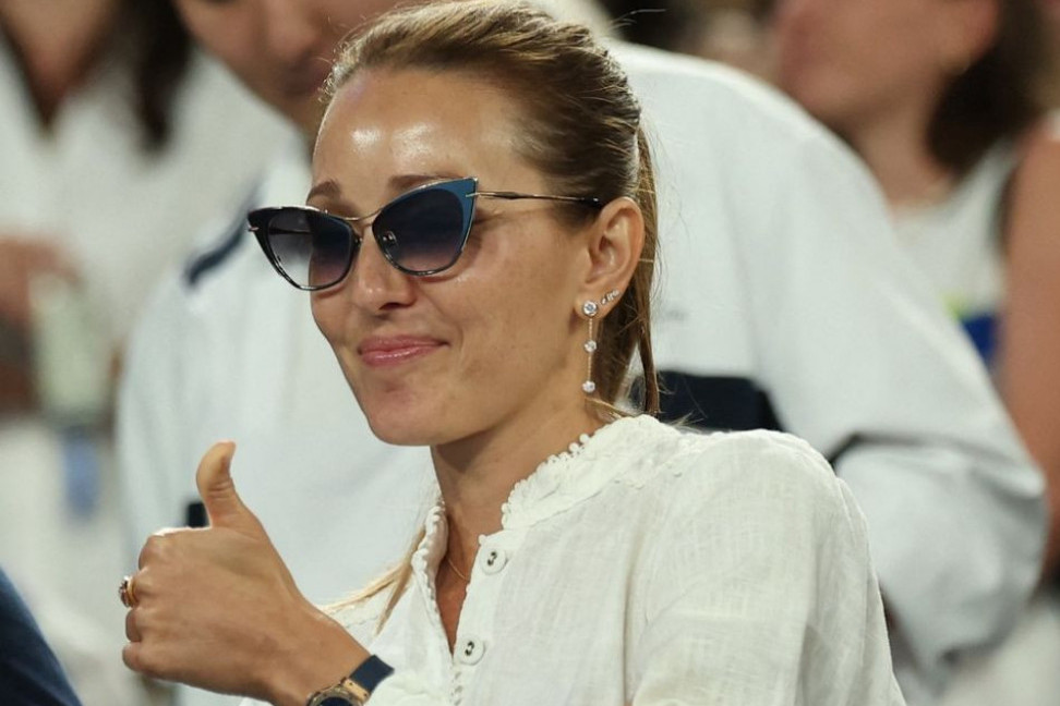 Blista i na +30 stepeni: Autfit Jelene Đoković oličenje sportske elegancije koji dobro pristaje svima Blista i na +30 stepeni: Autfit Jelene Đoković oličenje sportske elegancije koji dobro pristaje svima