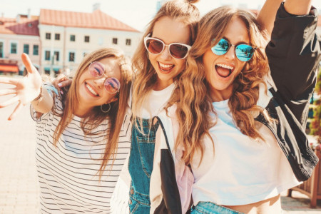 Suknja, haljina, pantalone, majica - nebitno je: Ova boja će obeležiti leto 2025. godine Suknja, haljina, pantalone, majica - nebitno je: Ova boja će obeležiti leto 2025. godine