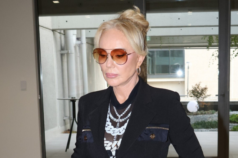 Trenerka, šampanjac i 18 miliona dolara: Brena u Majamiju u neviđenom izdanju FOTO Trenerka, šampanjac i 18 miliona dolara: Brena u Majamiju u neviđenom izdanju FOTO