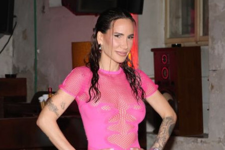 Ovo može da iznese samo ćerka Vesne Zmijanac: Nikolija Jovanović u skroz providnoj haljini prošetala ulicama Beograda Ovo može da iznese samo ćerka Vesne Zmijanac: Nikolija Jovanović u skroz providnoj haljini prošetala ulicama Beograda