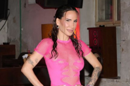 Ovo može da iznese samo ćerka Vesne Zmijanac: Nikolija Jovanović u skroz providnoj haljini prošetala ulicama Beograda Ovo može da iznese samo ćerka Vesne Zmijanac: Nikolija Jovanović u skroz providnoj haljini prošetala ulicama Beograda