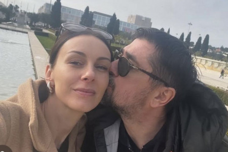 Praznici u rajskom vrtu: Zavirite u parče raja u kom uživaju Sloboda i Vojin sa ćerkama VIDEO Praznici u rajskom vrtu: Zavirite u parče raja u kom uživaju Sloboda i Vojin sa ćerkama VIDEO