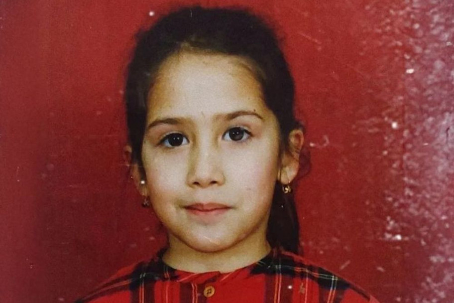 Prepoznajete li devojčicu sa fotografije: Imala je burne ljubavi, a sada se vraća u velikom stilu Prepoznajete li devojčicu sa fotografije: Imala je burne ljubavi, a sada se vraća u velikom stilu