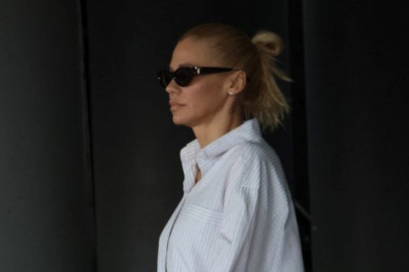 Nijedna žena sa stilom ne može da zamisli leto bez ovog komada: Odelo Nataše Bekvalac za tropske dane, spoj ležernosti i prefinjenosti Nijedna žena sa stilom ne može da zamisli leto bez ovog komada: Odelo Nataše Bekvalac za tropske dane, spoj ležernosti i prefinjenosti