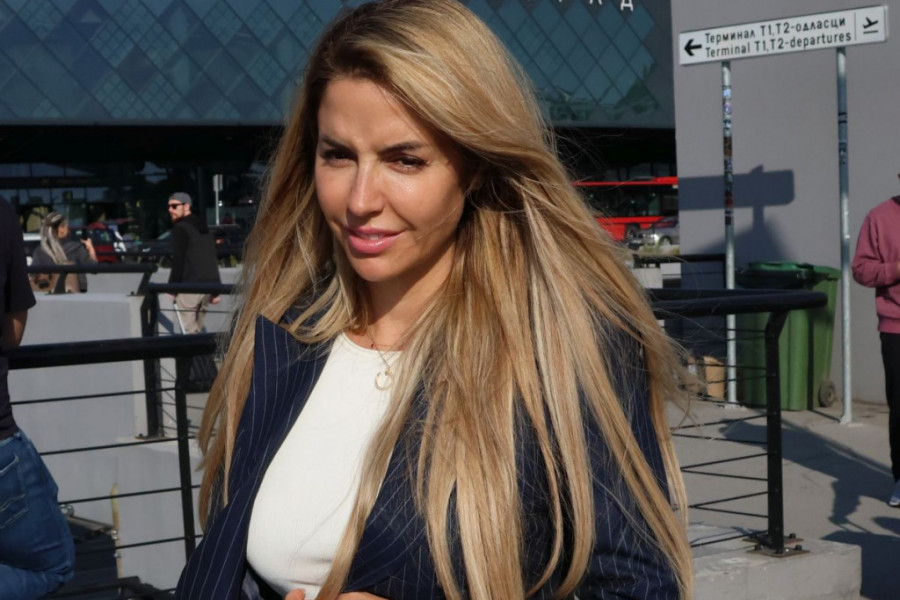Na Instagramu uvek perfektna, a ovako izgleda kad je uslikaju paparaci: Pogledajte kako Biljani Tipsarević stoje helanke FOTO Na Instagramu uvek perfektna, a ovako izgleda kad je uslikaju paparaci: Pogledajte kako Biljani Tipsarević stoje helanke FOTO