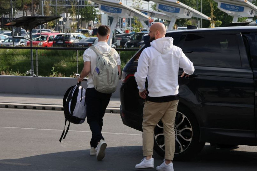 Kažu isti otac, a on krenuo drugačijim putem: Evo čime se bavi sin Bobana Rajovića Kažu isti otac, a on krenuo drugačijim putem: Evo čime se bavi sin Bobana Rajovića