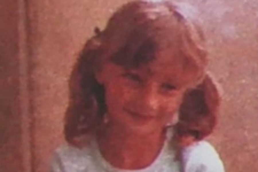 Obeležila 90-te, krila razvod od košarkaškog asa: Znate li koja pevačica je na fotografiji