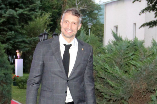 Imao armiju obožavateljki, 25 godina veran Željki, a danas mu se poklonio ceo svet: Ivan Miljković u kući slavnih Imao armiju obožavateljki, 25 godina veran Željki, a danas mu se poklonio ceo svet: Ivan Miljković u kući slavnih