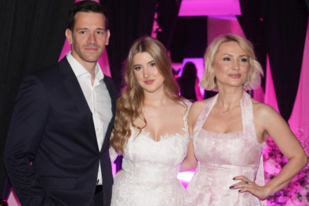 Lena Marinković slavi 18. rođendan: Dekoracija i ambijent oduzimaju dah, a mama Goca spremila najveće iznenađenje FOTO