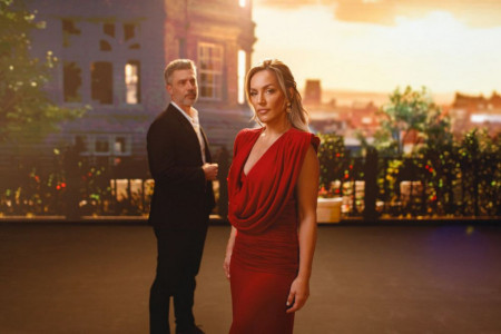 TIJANA BOGIĆEVIĆ PREDSTAVLJA NOVU PESMU I SPOT SA GLUMCEM JADRANOM MALKOVIČEM