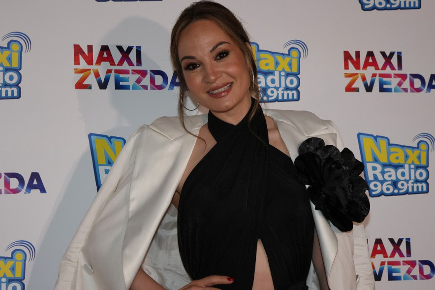 Jelena Tomašević u haljini koja ne laska ženskoj figuri, jedan nedostatak posebno naglašava FOTO