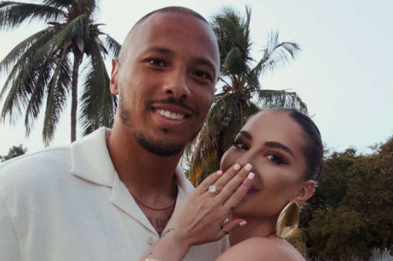 Godinama je čekala na ovo: Poznata Srpkinja pokazala verenički prsten Godinama je čekala na ovo: Poznata Srpkinja pokazala verenički prsten