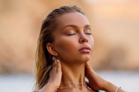 Ovog leta u modi je kupaći samo jedne boje: Ovakav model izdužuje noge i sužava struk, a izgleda skupo i otmeno Ovog leta u modi je kupaći samo jedne boje: Ovakav model izdužuje noge i sužava struk, a izgleda skupo i otmeno