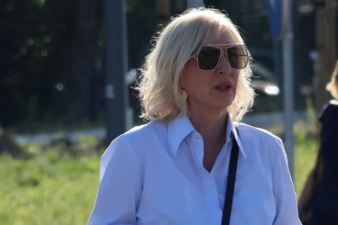 Olivera Kovačević i Borko Stefanović uhvaćeni zajedno na aerodromu: On suvozač, ona za volanom Olivera Kovačević i Borko Stefanović uhvaćeni zajedno na aerodromu: On suvozač, ona za volanom