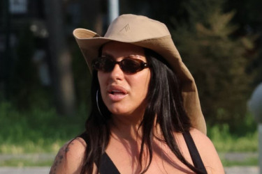 Šta si to, ženo, obula? Seka Aleksić u izdanju koje niko danas nije očekivao FOTO Šta si to, ženo, obula? Seka Aleksić u izdanju koje niko danas nije očekivao FOTO