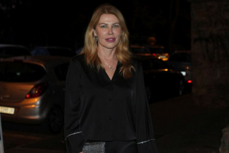 Milka Forcan nosi odelo koje treba svakoj ženi, elegantno, ležerno i sakriva svaki višak FOTO Milka Forcan nosi odelo koje treba svakoj ženi, elegantno, ležerno i sakriva svaki višak FOTO