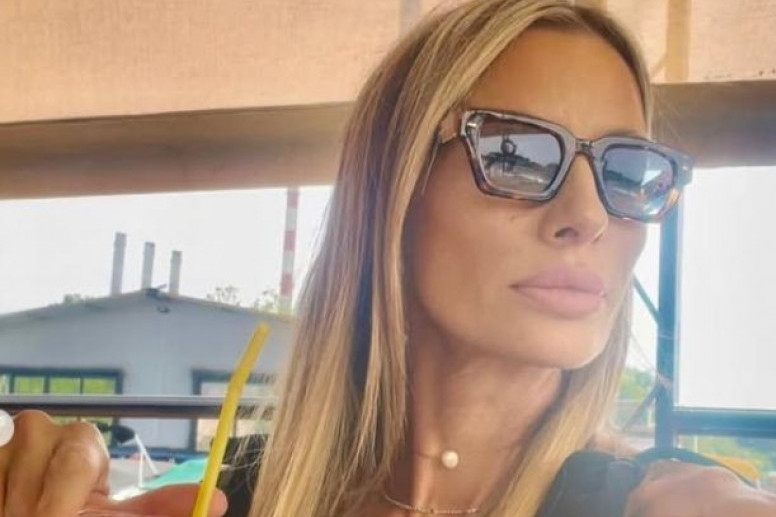 Tačno u ponoć na vrata spavaće sobe: Sandri Kalinić stigao dokaz najveće ljubavi, ovo je sreća FOTO