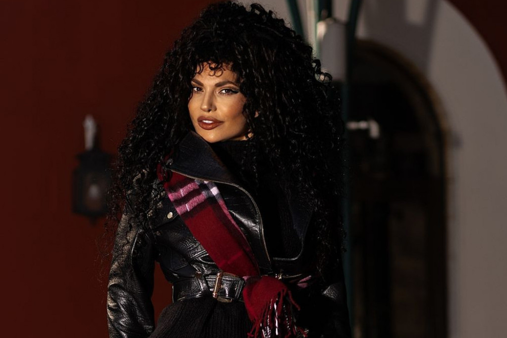 Ovo je bez sumnje najlepša jelka u Beogradu: Lidija Vukićević otvorila vrata doma na Bežaniji i otkrila prazničnu čaroliju