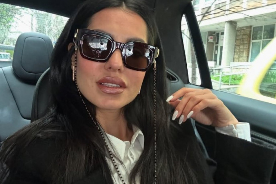 Sve je probala, ali samo ovo je uspelo: Šta tačno radi Tanja Savić kako bi imala ravan stomak Sve je probala, ali samo ovo je uspelo: Šta tačno radi Tanja Savić kako bi imala ravan stomak