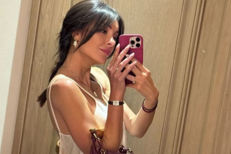 Lepršava, romantična i naglašava figuru: Haljina Dragane Mićalović idealna za leto Lepršava, romantična i naglašava figuru: Haljina Dragane Mićalović idealna za leto