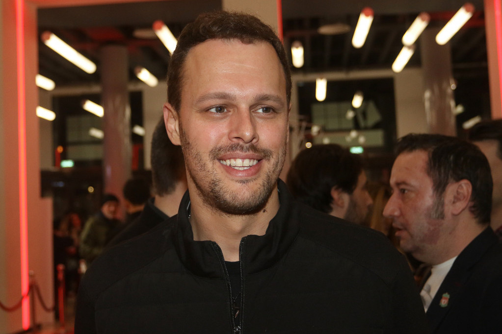 Neodoljivo podseća na Sofiju: Igor Kojić prvi put u javnosti sa novom devojkom Neodoljivo podseća na Sofiju: Igor Kojić prvi put u javnosti sa novom devojkom