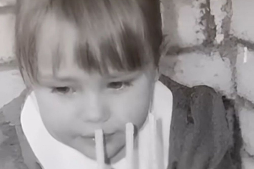 Ćerka poznatog pevača rano je napustila roditeljski dom: Sada je ponovo kod kuće i proslavlja 41. rođendan, prepoznajete li je? Ćerka poznatog pevača rano je napustila roditeljski dom: Sada je ponovo kod kuće i proslavlja 41. rođendan, prepoznajete li je?