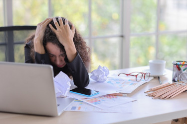 Horoskop za 18. novembar: Slučajan susret slobodnim Bikovima pomrsiće konce, Strelčevi u problemu sa rokovima