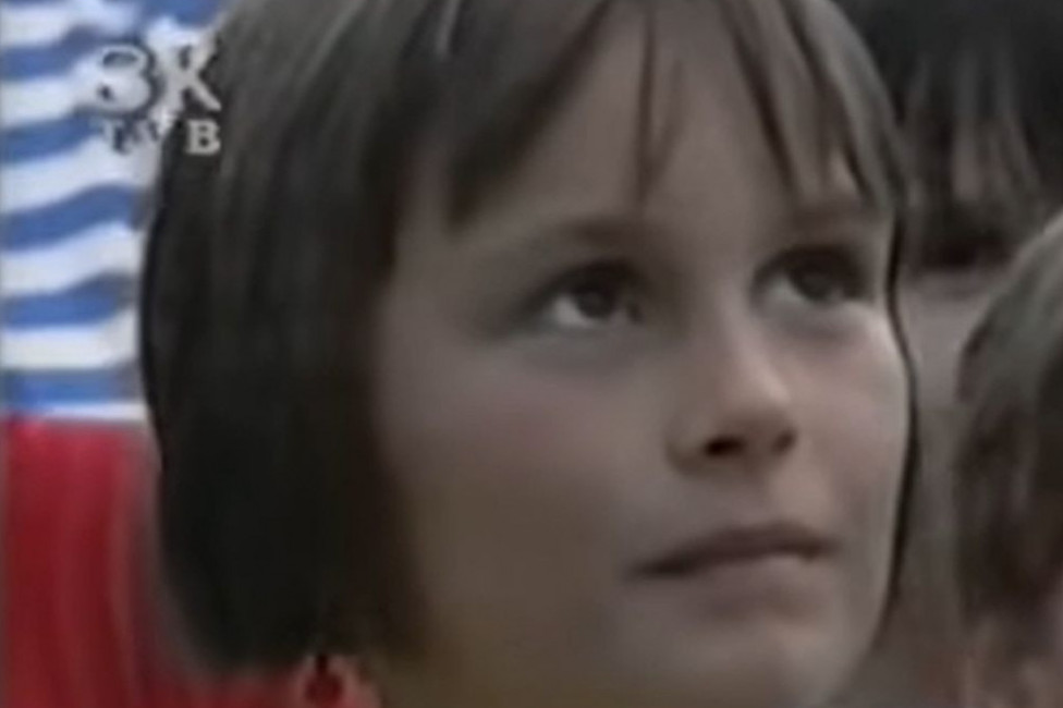 Prepoznajete li devojčicu sa fotografije: Sa 9 godina se prvi put pojavila na ekranu ne sluteći da će postati velika glumačka zvezda Prepoznajete li devojčicu sa fotografije: Sa 9 godina se prvi put pojavila na ekranu ne sluteći da će postati velika glumačka zvezda