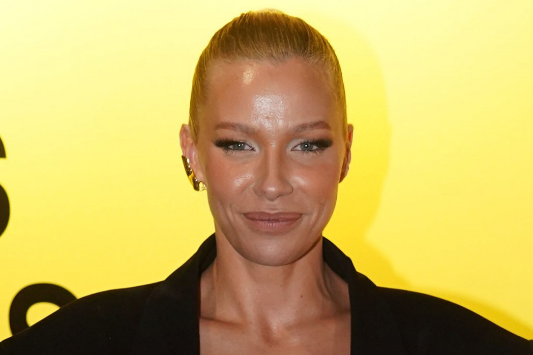 Izdužuje mišiće, jača telo i transformiše izgled: Kristina Bekvalac pokazala kako održava savršenu liniju (FOTO) Izdužuje mišiće, jača telo i transformiše izgled: Kristina Bekvalac pokazala kako održava savršenu liniju (FOTO)