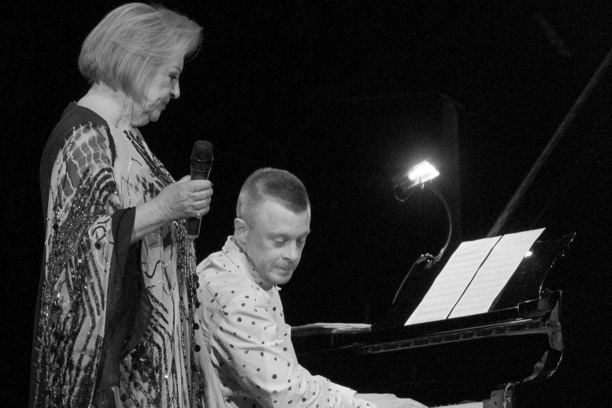 Otišla za Matijom: Dva meseca nakon smrti sina, preminula je i Gabi Novak Otišla za Matijom: Dva meseca nakon smrti sina, preminula je i Gabi Novak