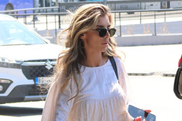 Mnoge žene ga izbegavaju, a njoj stoje kao salivene: Jovana Pajić ponela model farmerica koji će biti hit jeseni Mnoge žene ga izbegavaju, a njoj stoje kao salivene: Jovana Pajić ponela model farmerica koji će biti hit jeseni