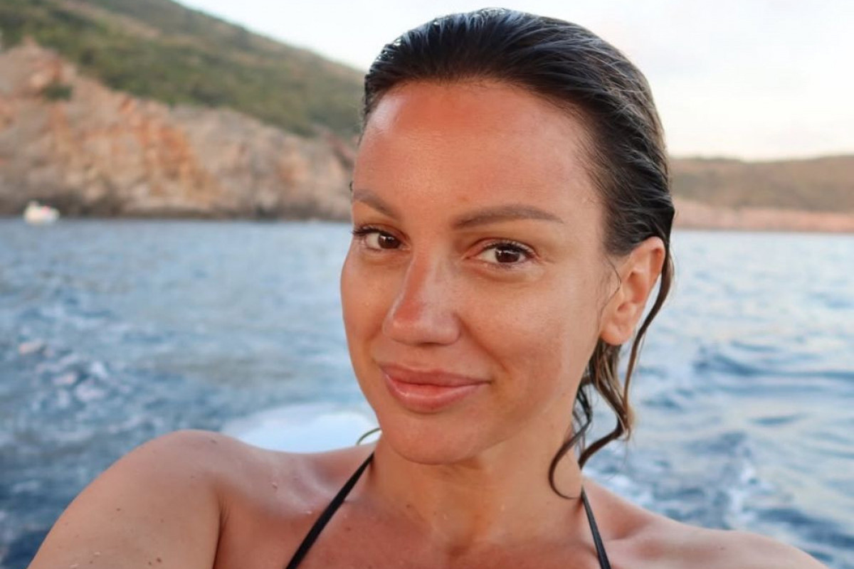 Letnja čarolija: Ana Kokić sa ćerkama na letovanju iz snova FOTO Letnja čarolija: Ana Kokić sa ćerkama na letovanju iz snova FOTO