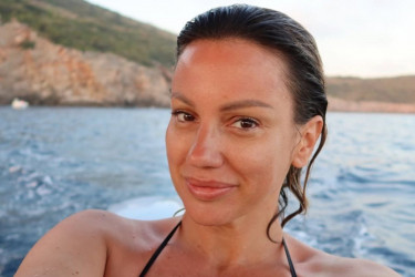 Letnja čarolija: Ana Kokić sa ćerkama na letovanju iz snova FOTO