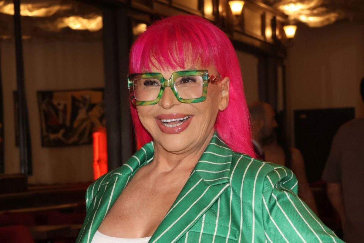 Odelo je efektno, ali cipele su ukrale šou: Zorica Brunclik postavila modni standard Odelo je efektno, ali cipele su ukrale šou: Zorica Brunclik postavila modni standard