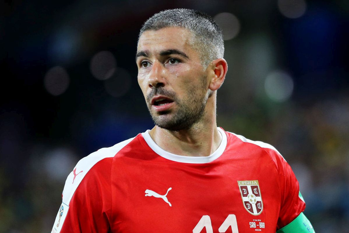 Naš fudbaler 8 godina varao suprugu: Manekena mu rodila sina, a njegova Vesna sve znala i trpela Naš fudbaler 8 godina varao suprugu: Manekena mu rodila sina, a njegova Vesna sve znala i trpela