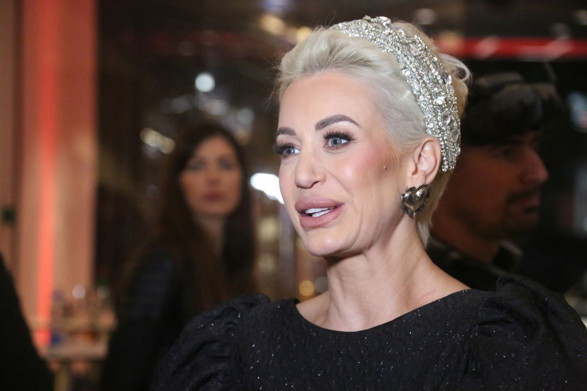 Majka uspešna voditelljka, otac televizijski producent, a evo koji poziv je odabrala ćerka Dušice Jakovljević Majka uspešna voditelljka, otac televizijski producent, a evo koji poziv je odabrala ćerka Dušice Jakovljević