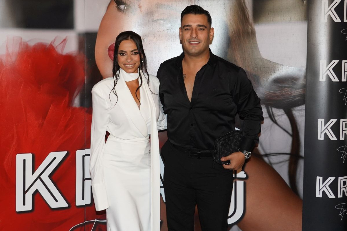 Prve fotografije sa mesta nesreće: Darko i Katarina Lazić imali tešku saobraćajku Prve fotografije sa mesta nesreće: Darko i Katarina Lazić imali tešku saobraćajku